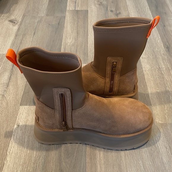 Ugg Women's Classic Dipper Boots - Picture 11 of 12